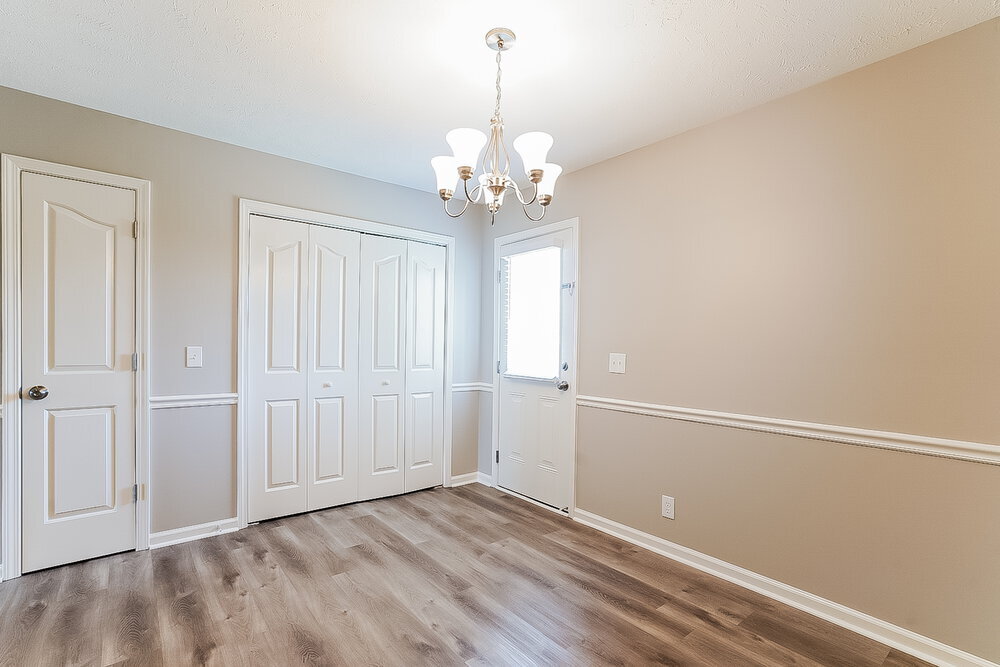 Building Photo - 705 Tot Dr