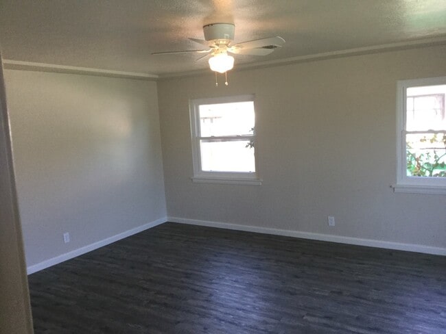 Building Photo - APPLY FOR THIS BEAUTIFUL HOME TODAY!