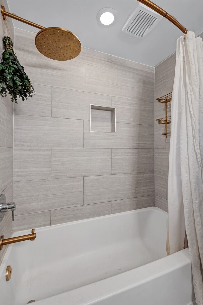 Building Photo - 1300 Park Rd NW