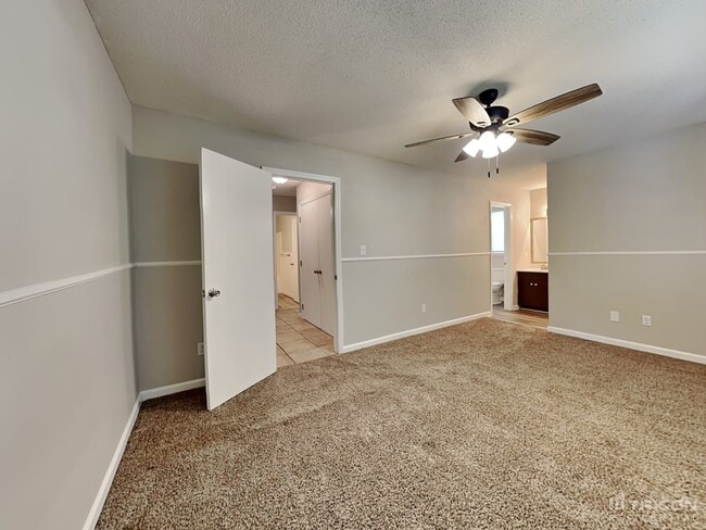 Building Photo - 3336 Castlegate Dr