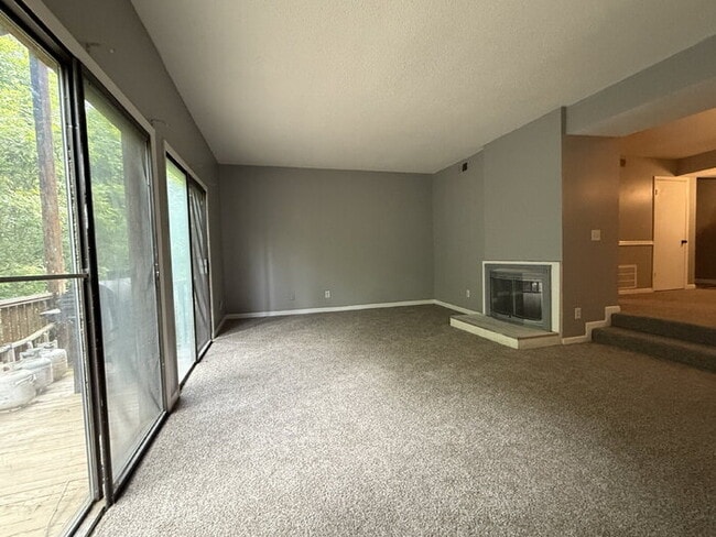 Building Photo - Your New Home Awaits: Charming 3-Bedroom Townhouse in Decatur!