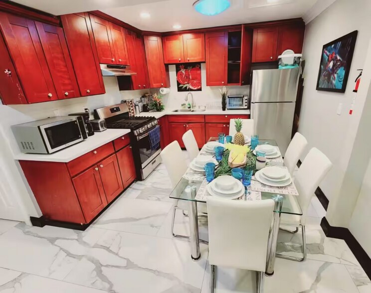 Kitchen - 1214 W Cerritos Ave