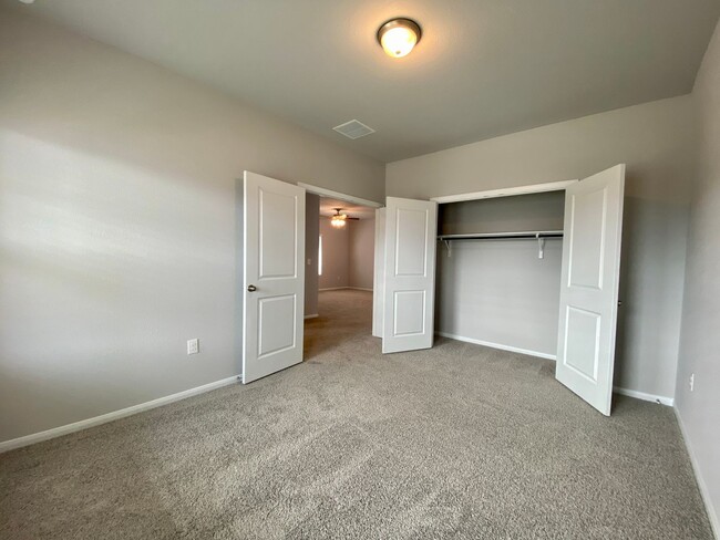 Building Photo - Stylish Comfort Awaits! Brand New 3-Bed Ho...