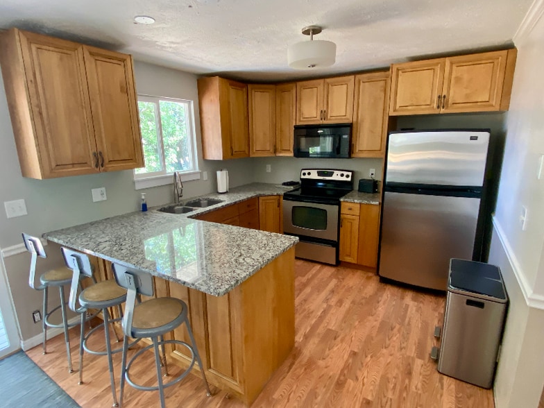 Building Photo - 11540 Sandy Creek Dr