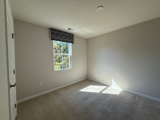 Building Photo - 4 Bedrooms, 2.5 Bathrooms - Home in Armuchee!