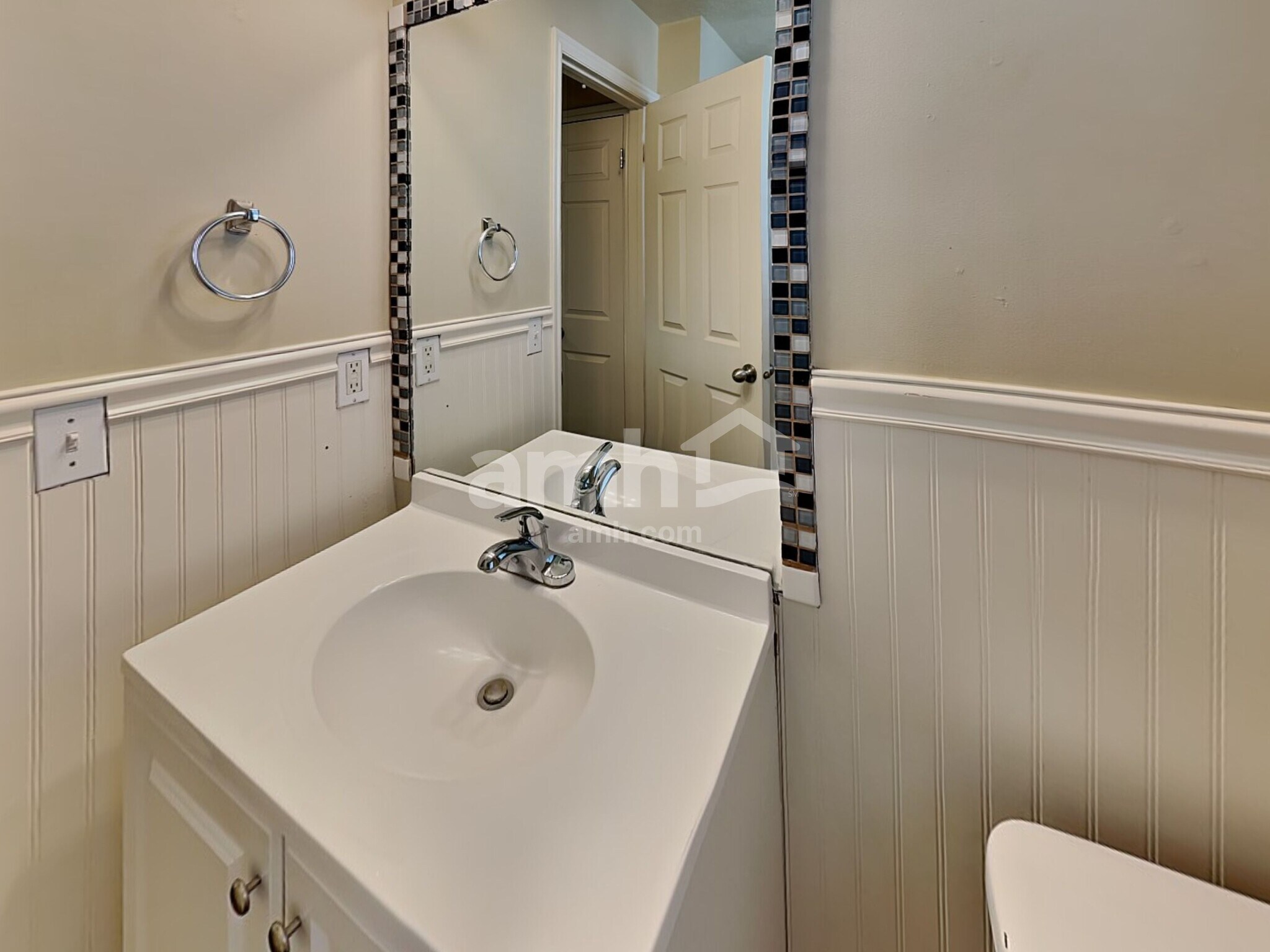 Building Photo - 2964 S Fetzer Dr