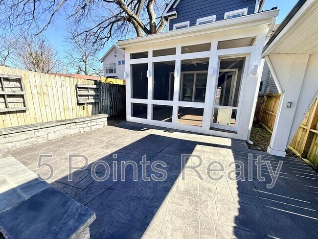 Building Photo - 2209 10th Ave S