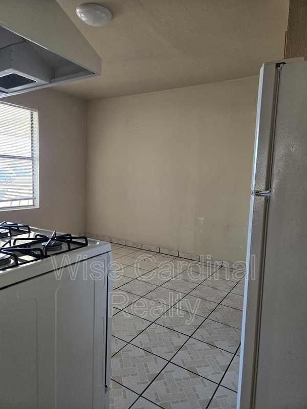 Building Photo - 1017 N Main Ave