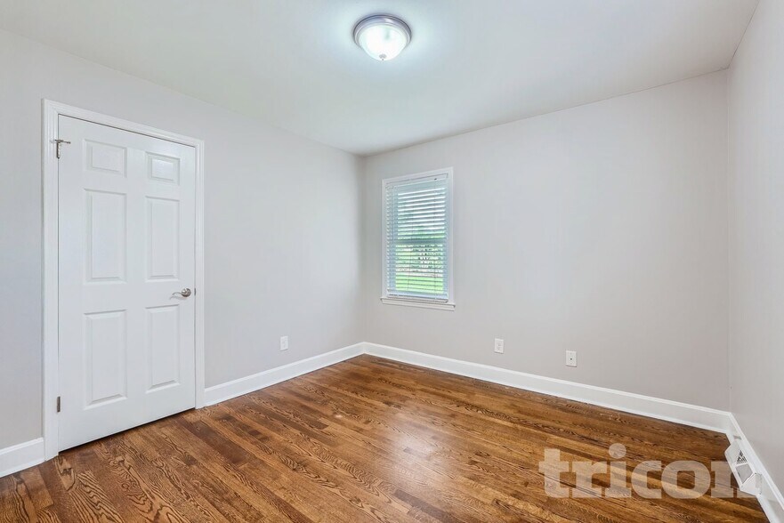 Building Photo - 7133 Starvalley Dr