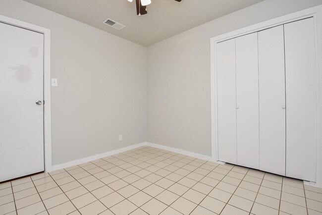 Building Photo - 12713 Roy Harris Loop