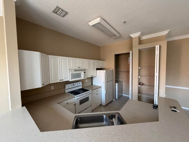 Building Photo - 4600 SW 160th Ave