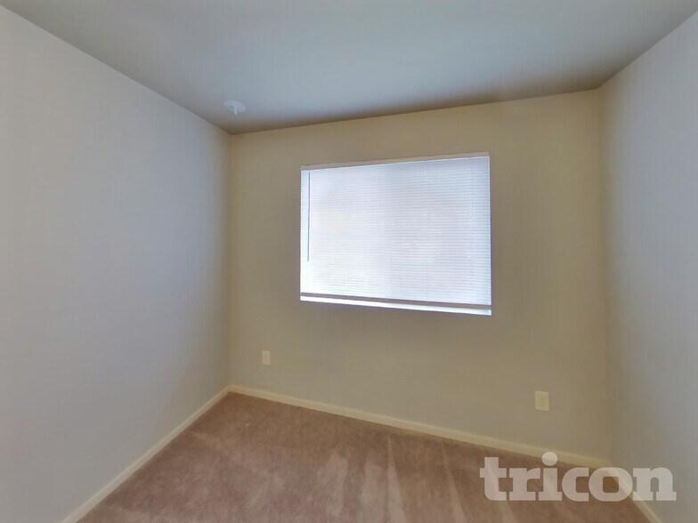 Building Photo - 730 205th St Ct E