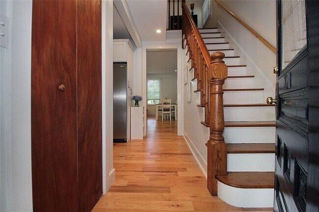 Building Photo - 364 Bellevue Ave