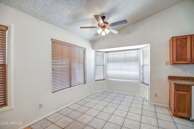 Building Photo - 815 E Calle Del Norte