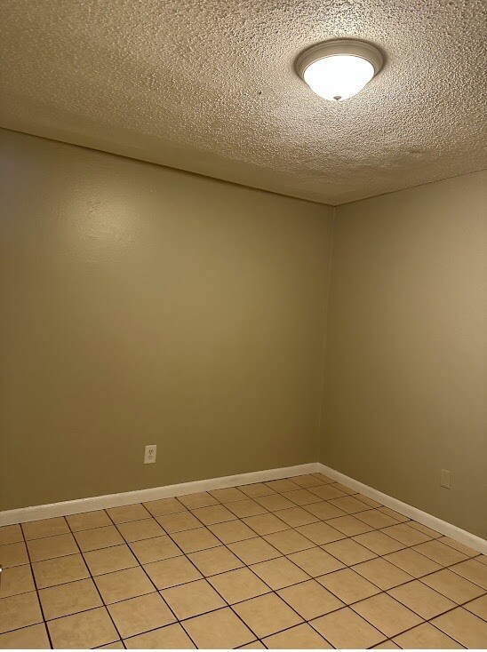 Building Photo - 2826 Green Acres Ave
