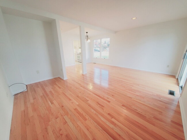 Building Photo - 57 Whitmore Ln