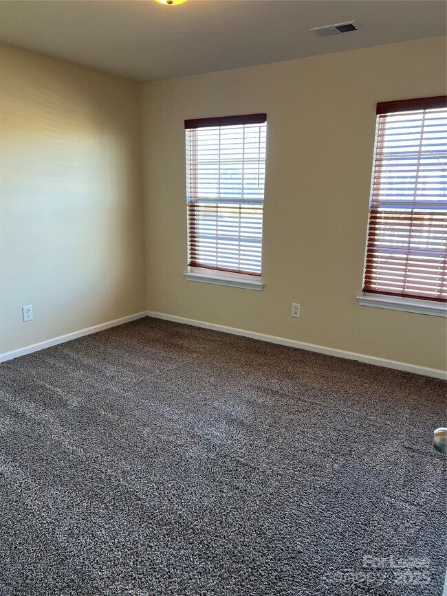 Building Photo - 142 Saye Pl