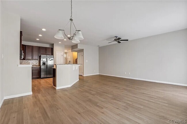 Building Photo - 8127 Creekside Village Dr