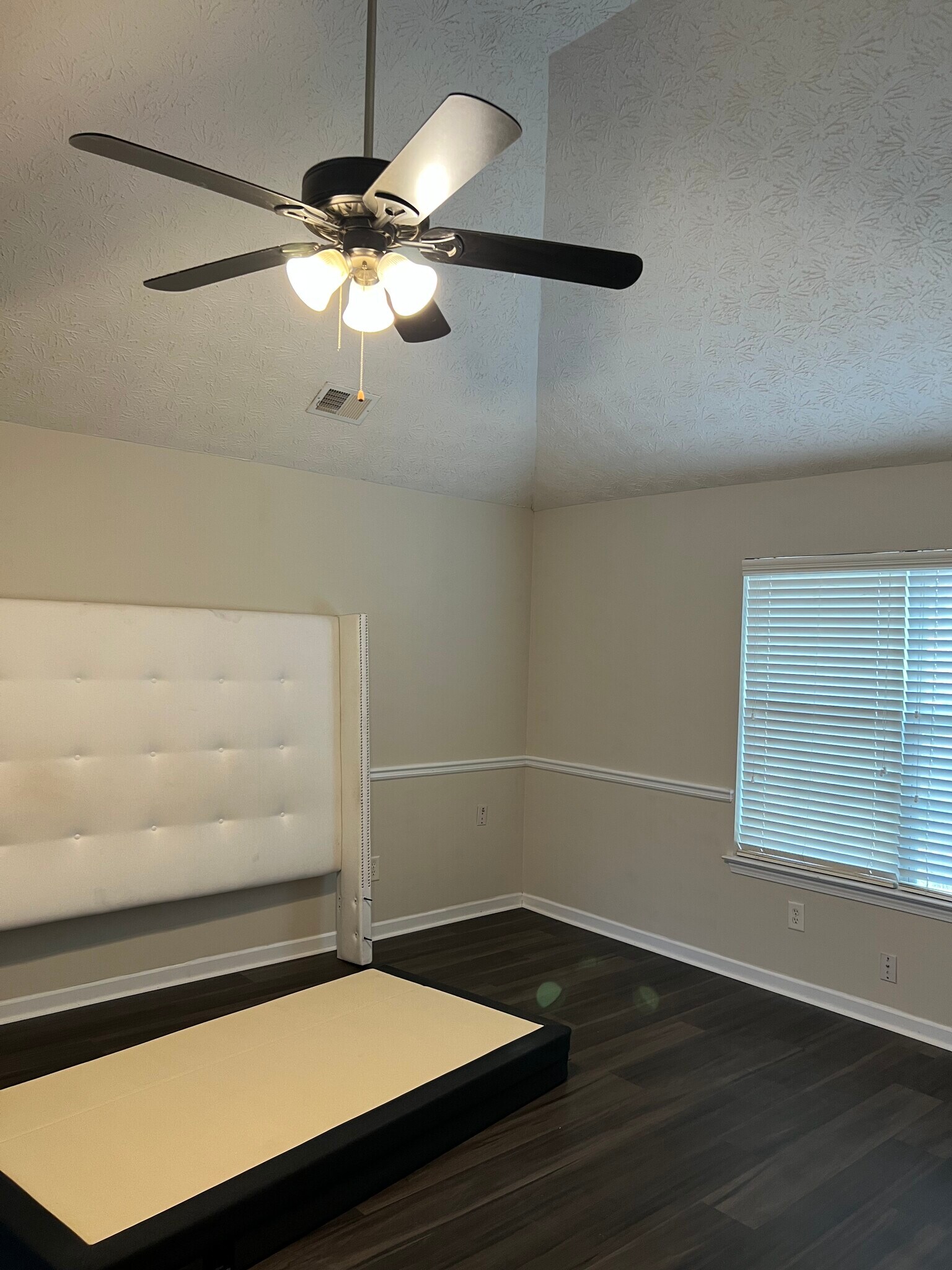 Building Photo - 827 Hannah Ct