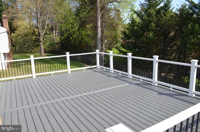 Building Photo - 9012 Paddock Ln