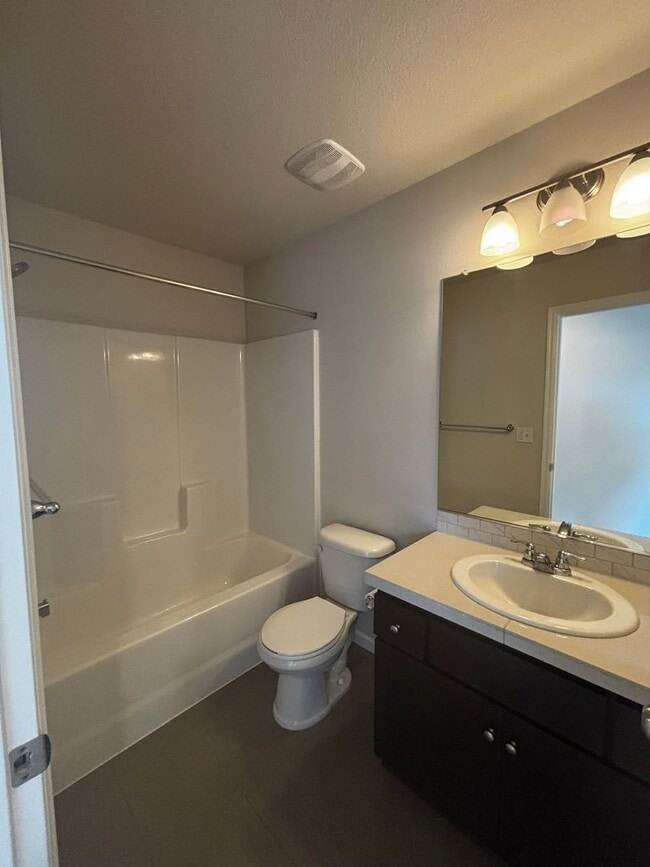 Building Photo - Newer SE 3 Bdrm House, All Appliances incl W/D, Air Cond, Community Pool, Double Garage