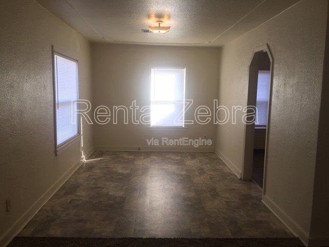 Building Photo - 104 E Donna Dr