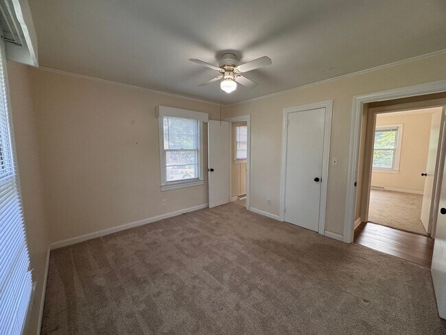 Building Photo - 3BR 1.5BA Brick Ranch in Lexington