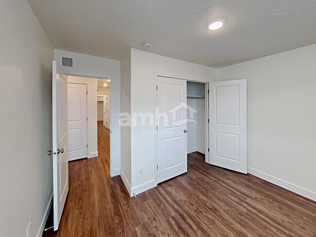 Building Photo - 6570 Old Forest Dr
