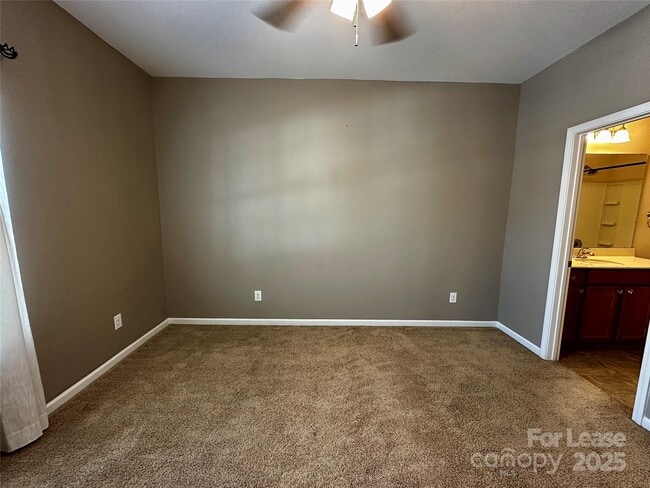 Building Photo - 15808 Sharon Dale Dr