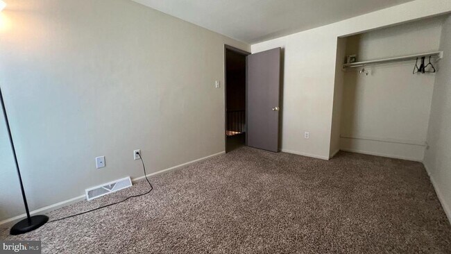 Building Photo - 744 Summit Chase Dr