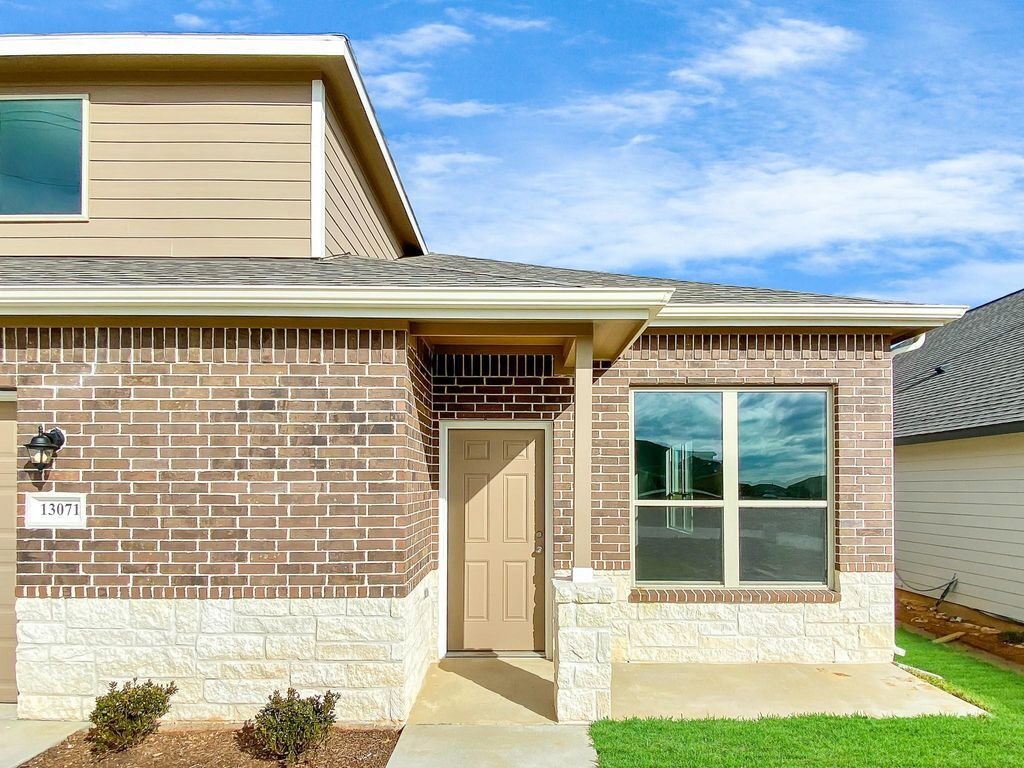 Building Photo - 13071 Clearview Dr