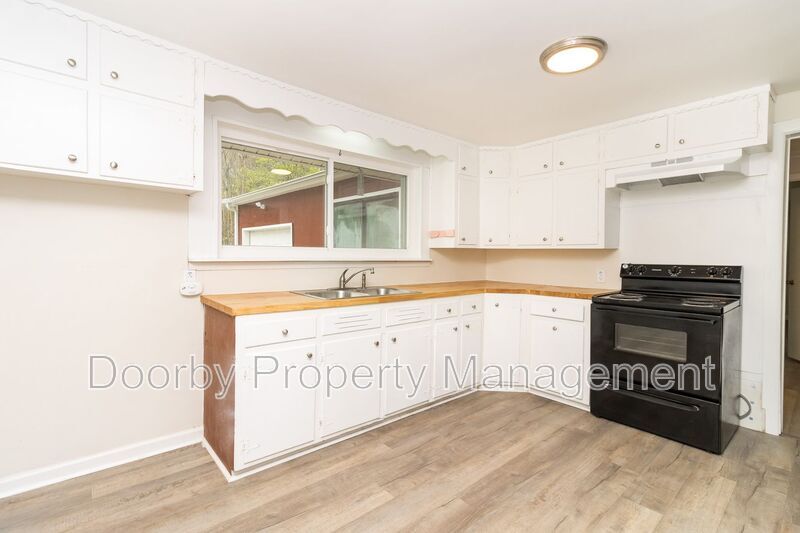 Building Photo - 936 Ely Rd