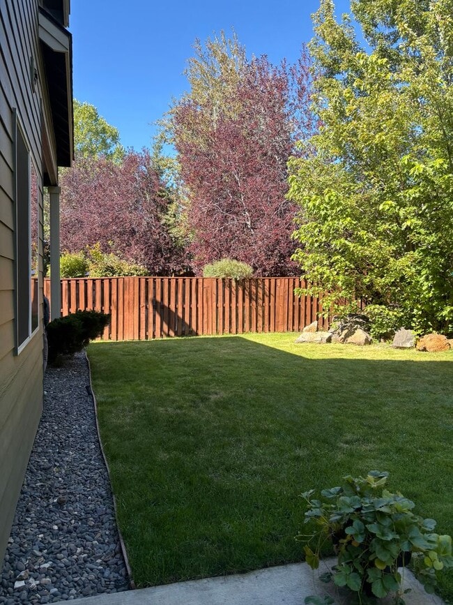 Building Photo - Gorgeous River Canyon Community Home!