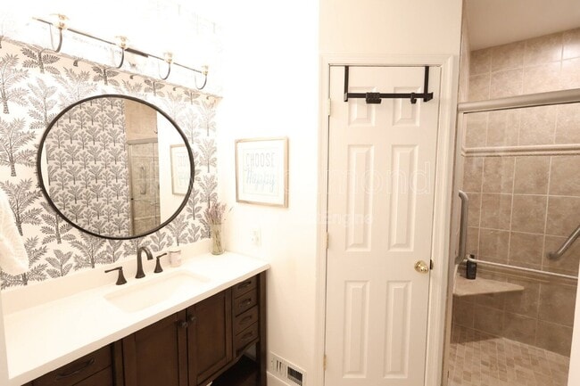 Building Photo - 10502 Crowncrest Ct