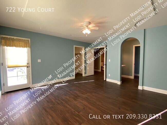 Building Photo - 722 Young Ct