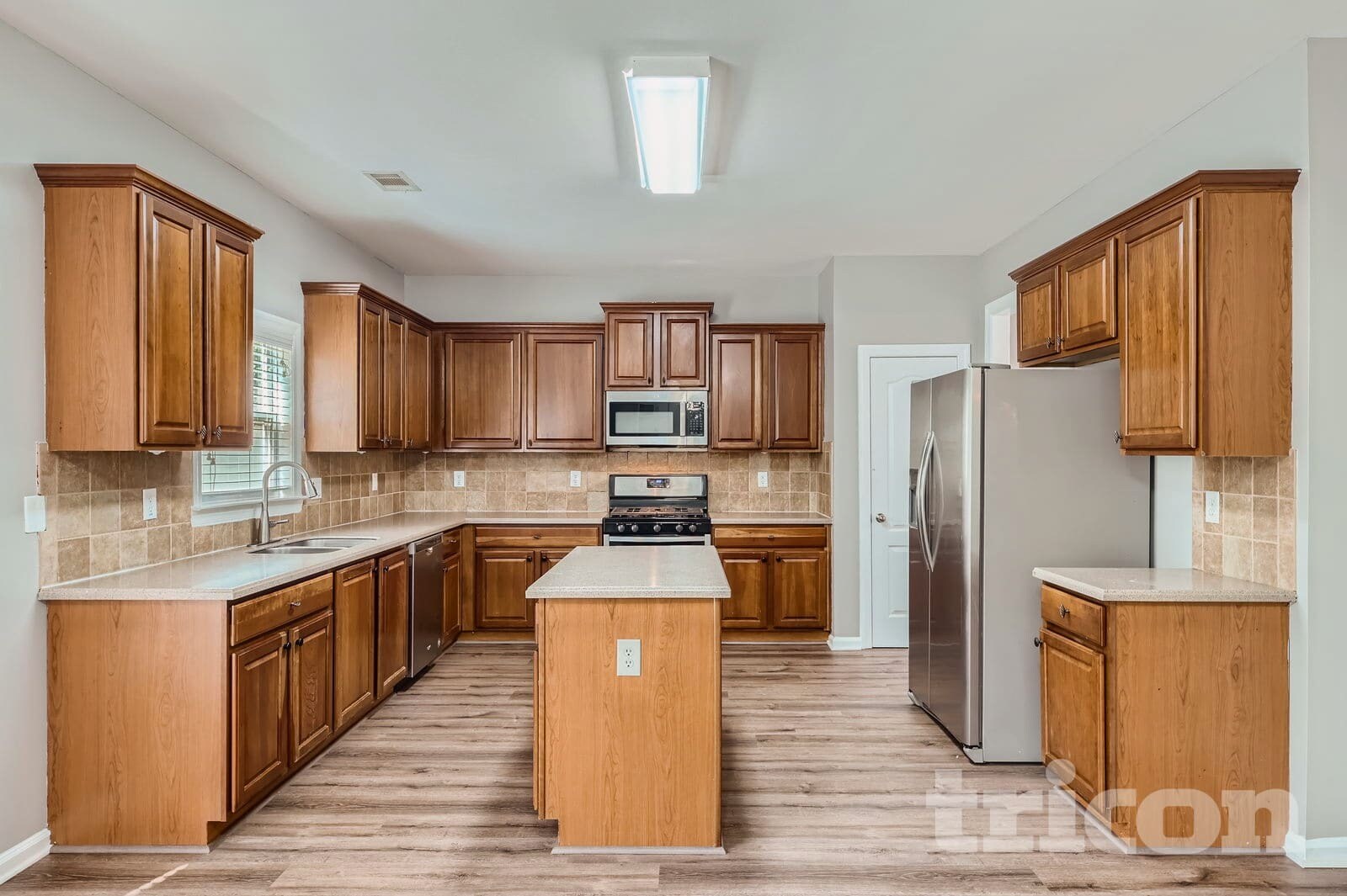 Building Photo - 3605 Long Lake Dr