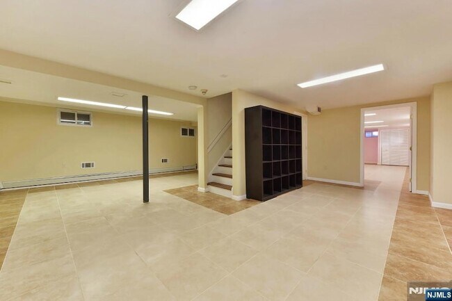 Building Photo - 4 Marconi St