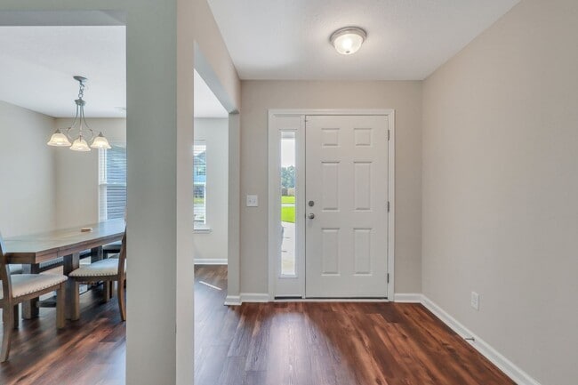 Building Photo - AVAILABLE NOW! (Pet Friendly)