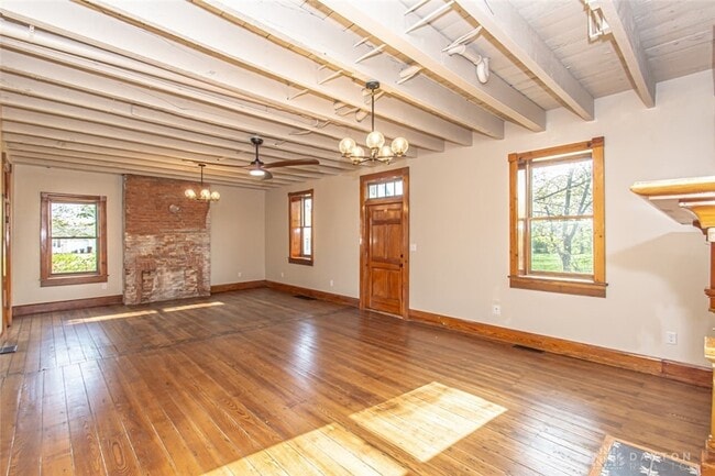Building Photo - 117 Montgomery Ave