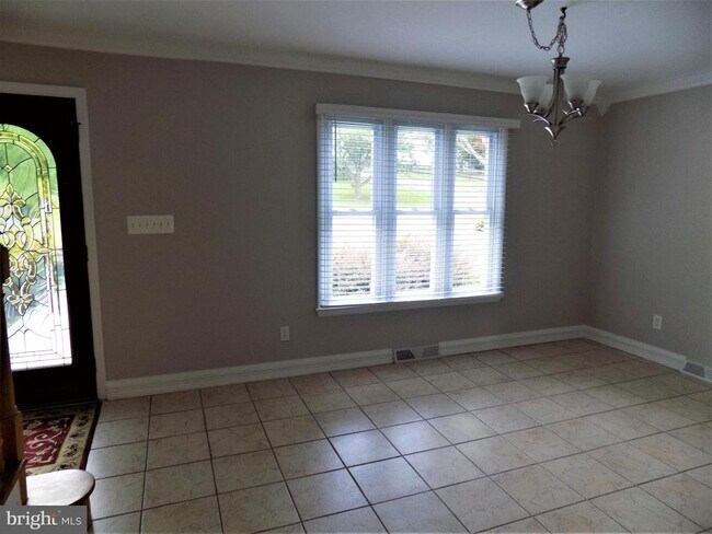 Building Photo - 313 Glenville Rd