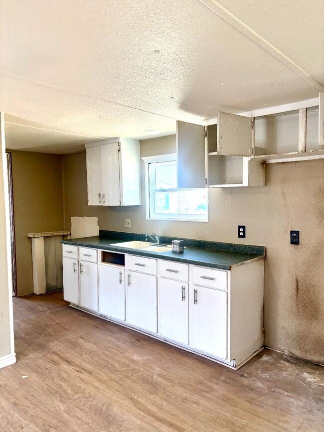 Building Photo - 150 Private Road 1610