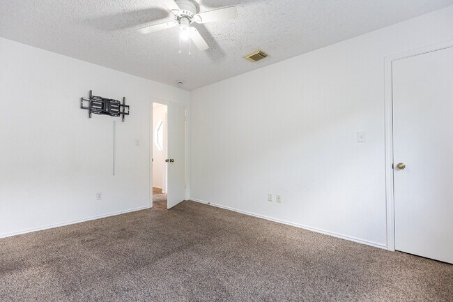 Building Photo - 491 Emerald Fields Ln