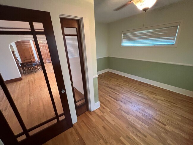 Building Photo - Fabulous 4 Bed 2 Bath One Story Craftsman ...