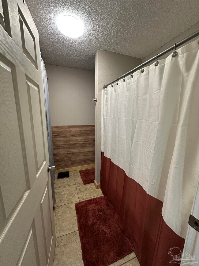 Building Photo - 303 Loveland Cir