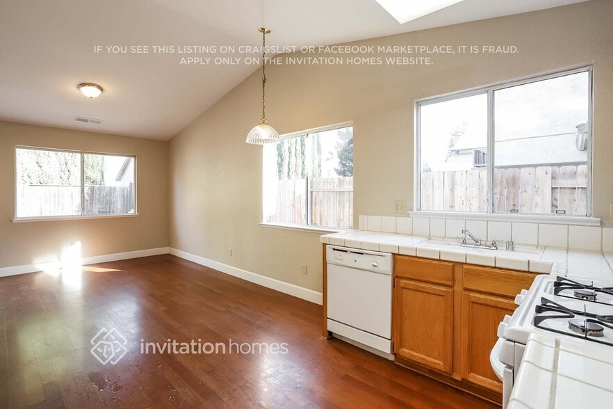 Building Photo - 14510 Cedar Valley Dr