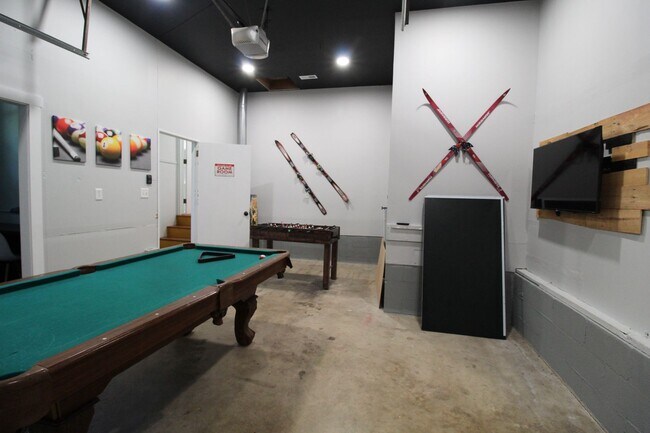 Building Photo - Bright & Spacious 2-Bedroom Home in Massanutten