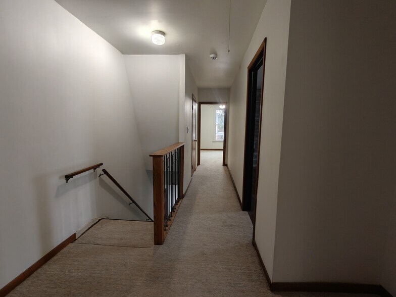 UPSTAIRS HALLWAYa - 1011 E Grand Ave