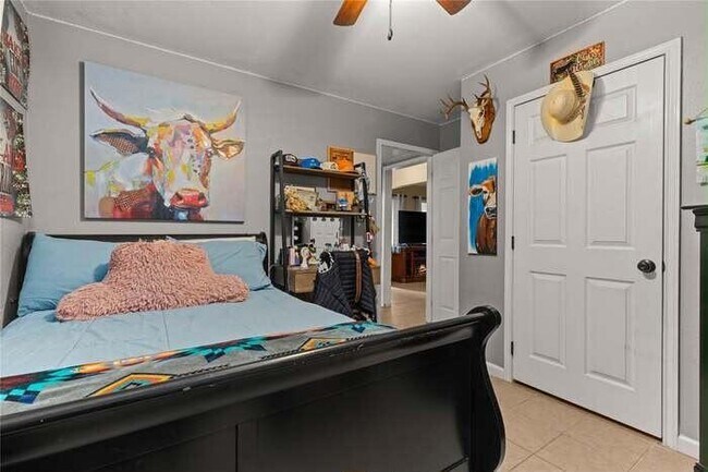Building Photo - 526 Bay Colony Dr