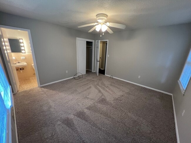 Building Photo - Brentwood Home close to UGAs Vet School