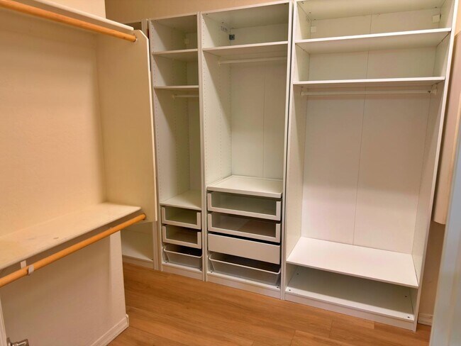 Building Photo - 737 E Charlevoix Ave